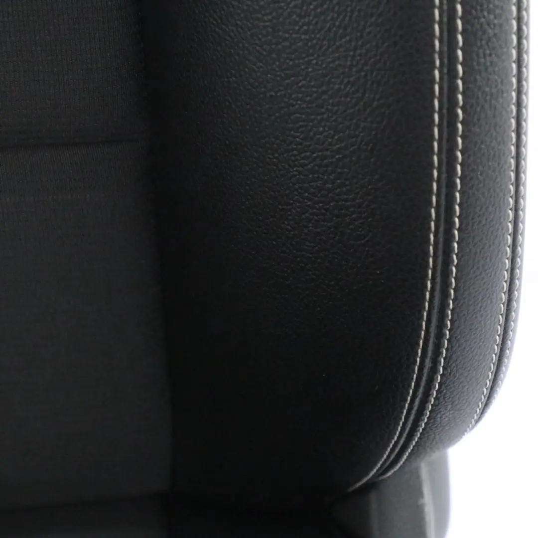 Siège avant droit simili cuir tissu Artico noir pour Mercedes C117 W176 à propos du numéro de pièce A1179109600 Mercedes C117 W176 Siège avant droit simili cuir tissu Artico noir - SKU A1179109600-1 - Numéro de pièce A1179109600