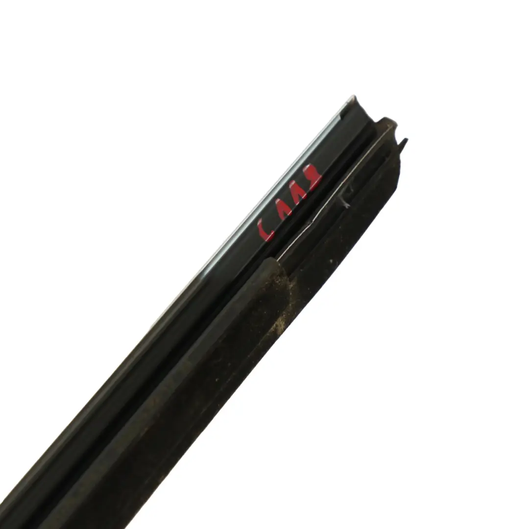 Embellecedor Rail Ventana Trasera Derecha Cromado para Mercedes C118 con número de pieza A1187301800 Mercedes C118 Embellecedor Rail Ventana Trasera Derecha Cromado - SKU A1187301800 - Número de pieza A1187301800