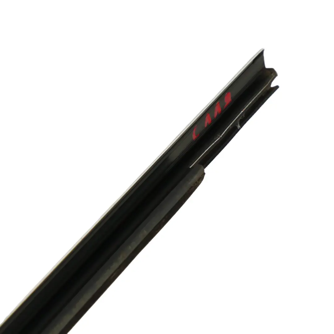 Embellecedor Rail Ventana Trasera Derecha Cromado para Mercedes C118 con número de pieza A1187301800 Mercedes C118 Embellecedor Rail Ventana Trasera Derecha Cromado - SKU A1187301800 - Número de pieza A1187301800