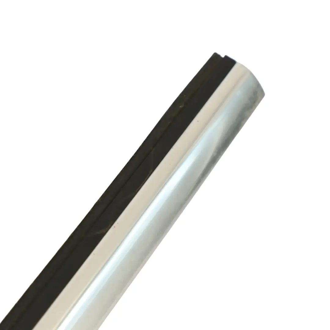 Joint de vitre arrière droite Bande décorative chromée pour Mercedes C118 à propos du numéro de pièce A1187301800 Mercedes C118 Joint de vitre arrière droite Bande décorative chromée - SKU A1187301800 - Numéro de pièce A1187301800