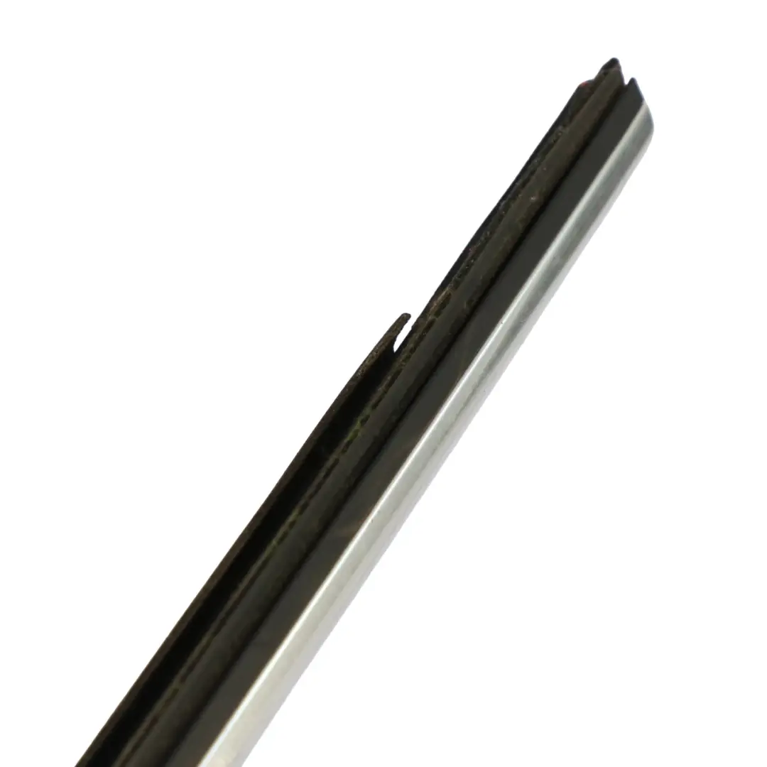 Embellecedor Rail Ventana Trasera Derecha Cromado para Mercedes C118 con número de pieza A1187301800 Mercedes C118 Embellecedor Rail Ventana Trasera Derecha Cromado - SKU A1187301800 - Número de pieza A1187301800