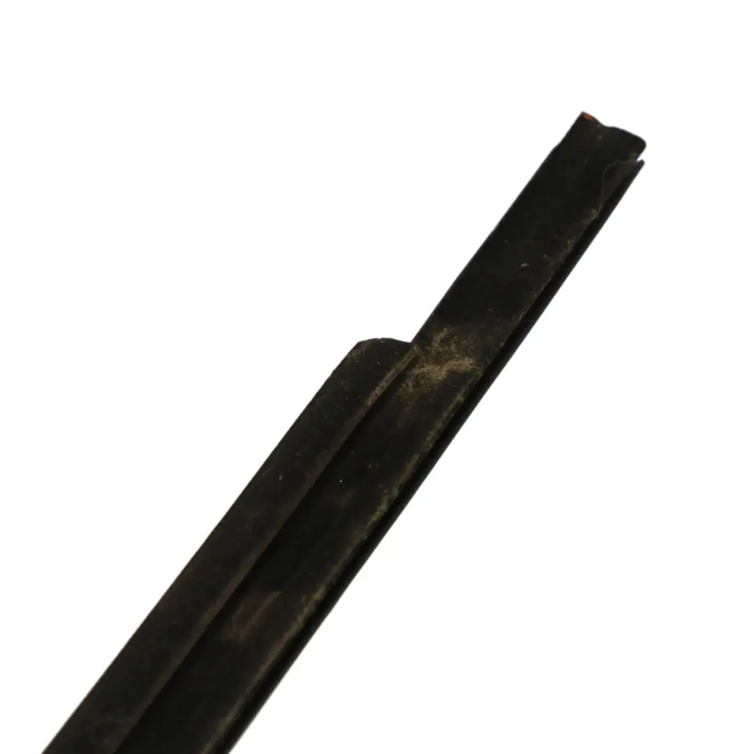 Mercedes C118 Guarnizione del parabrezza posteriore destro Striscia - SKU A1187301800 - Numero di parte A1187301800