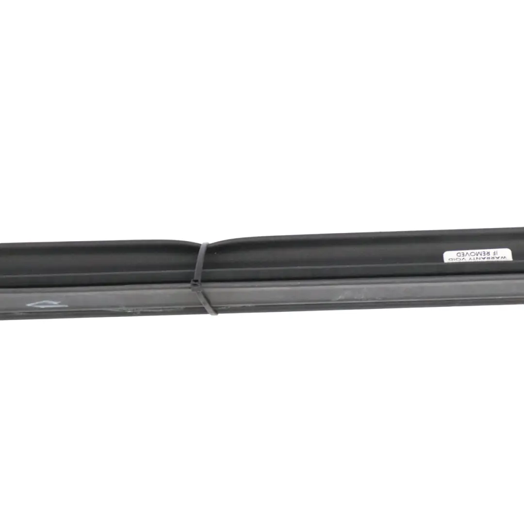 Mercedes C118 Embellecedor de Rail de Ventana Trasera Derecha - SKU A1187350800 - Número de pieza A1187350800