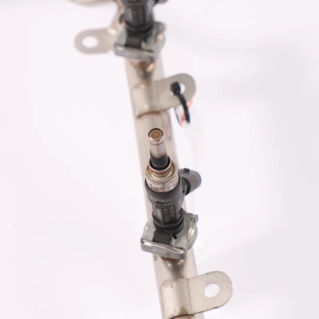 Fuel Rail Mercedes W204 W212 M156 Distributore carburante Iniettori - SKU A1560701795 - Numero di parte A1560701795