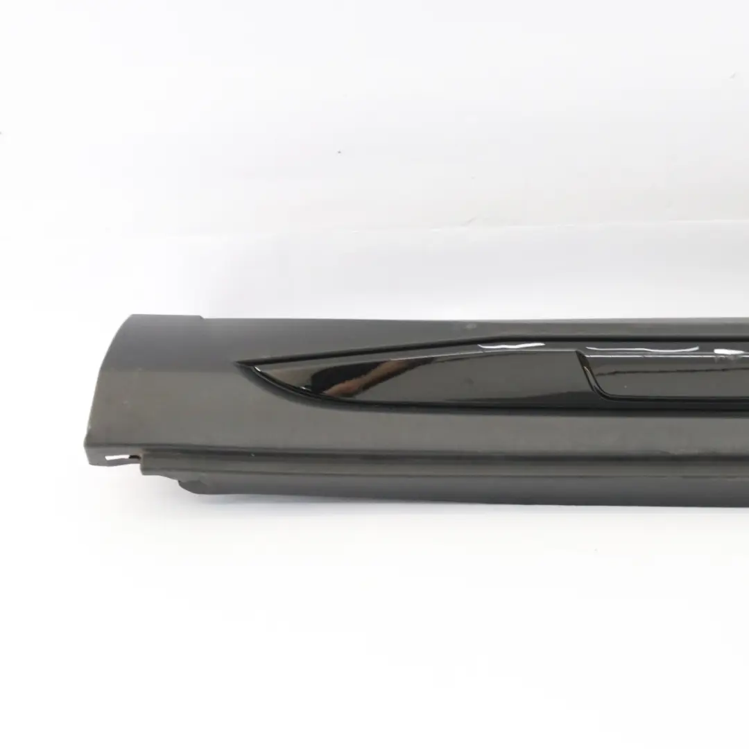 Striscia soglia portiera gonna laterale sinistra Nero Kosmos - 191 per Mercedes X156 con numero di parte A1566980754 Mercedes X156 Striscia soglia portiera gonna laterale sinistra Nero Kosmos - 191 - SKU A1566980754-KB1 - Numero di parte A1566980754