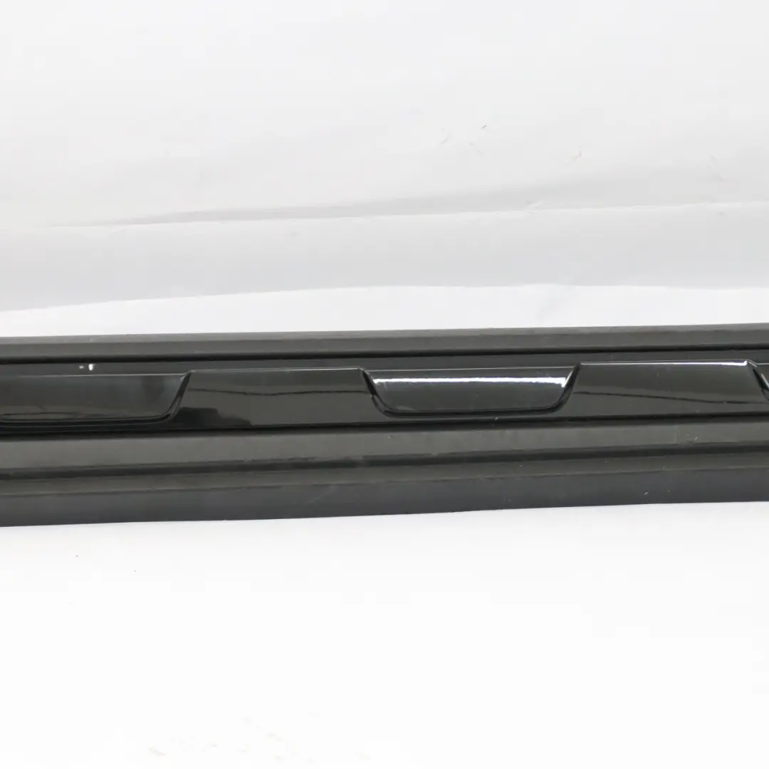 Striscia soglia portiera gonna laterale sinistra Nero Kosmos - 191 per Mercedes X156 con numero di parte A1566980754 Mercedes X156 Striscia soglia portiera gonna laterale sinistra Nero Kosmos - 191 - SKU A1566980754-KB1 - Numero di parte A1566980754