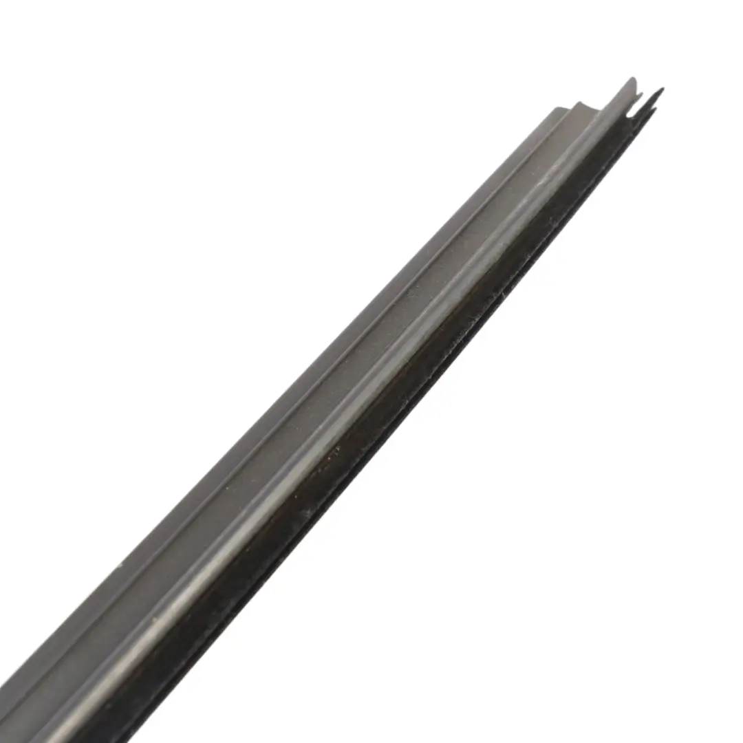 Embellecedor Ventana Puerta Delantera Izquierda Junta para Mercedes X156 con número de pieza A1567250465 Mercedes X156 Embellecedor Ventana Puerta Delantera Izquierda Junta - SKU A1567250465 - Número de pieza A1567250465