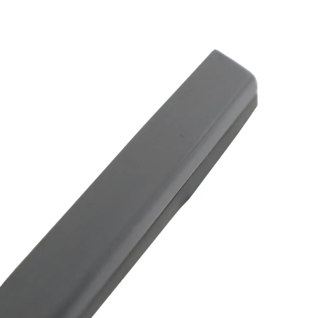 Embellecedor ventana puerta delantera derecha para Mercedes GLA X156 con número de pieza A1567250482 Mercedes GLA X156 Embellecedor ventana puerta delantera derecha - SKU A1567250482 - Número de pieza A1567250482