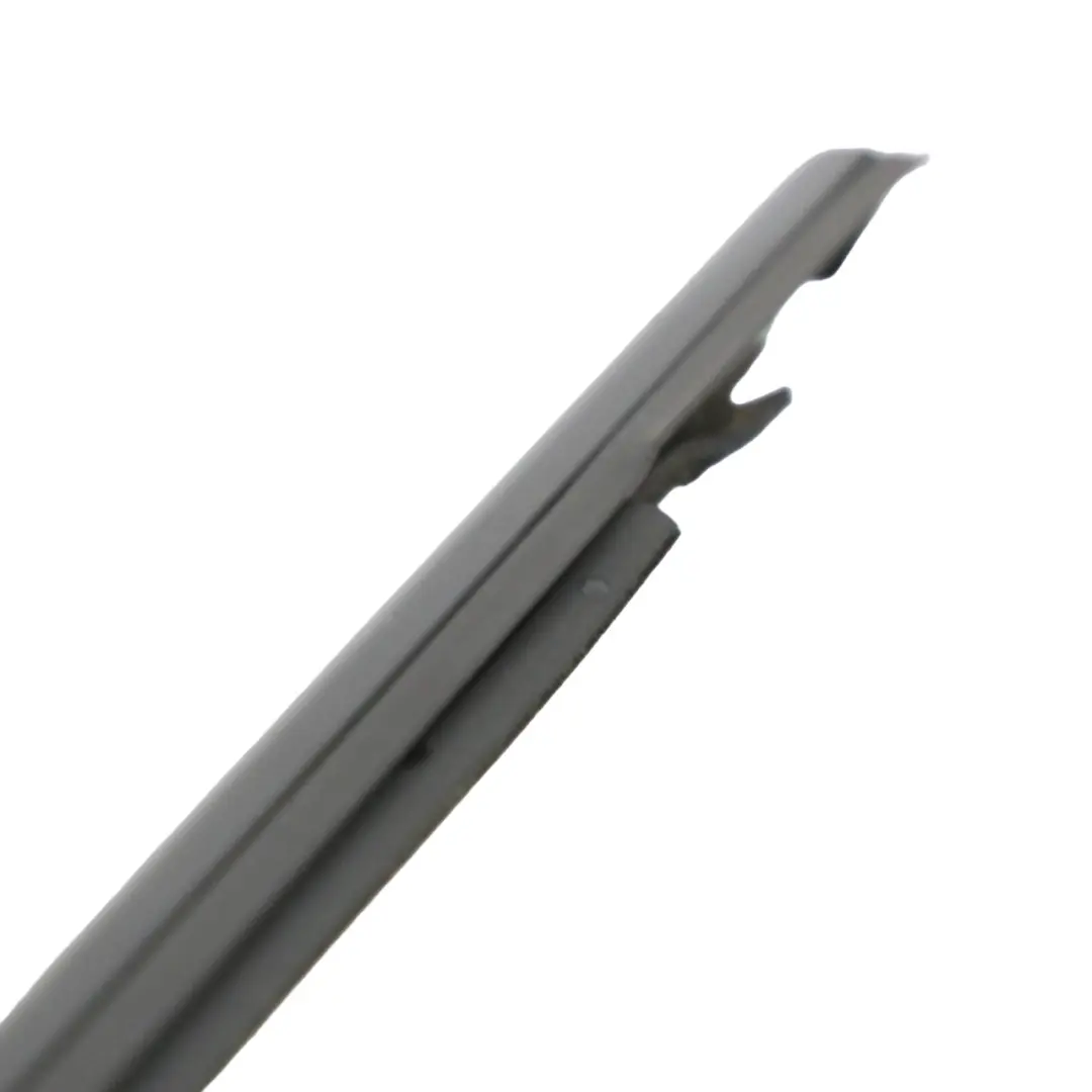 Striscia finestrino anteriore destro per Mercedes GLA X156 con numero di parte A1567250482 Mercedes GLA X156 Striscia finestrino anteriore destro - SKU A1567250482 - Numero di parte A1567250482