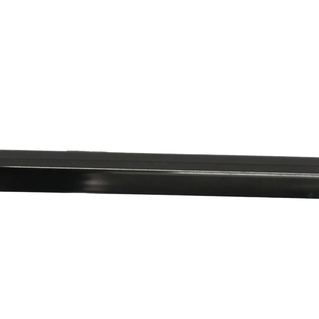 Embellecedor ventana puerta delantera derecha para Mercedes GLA X156 con número de pieza A1567250482 Mercedes GLA X156 Embellecedor ventana puerta delantera derecha - SKU A1567250482 - Número de pieza A1567250482