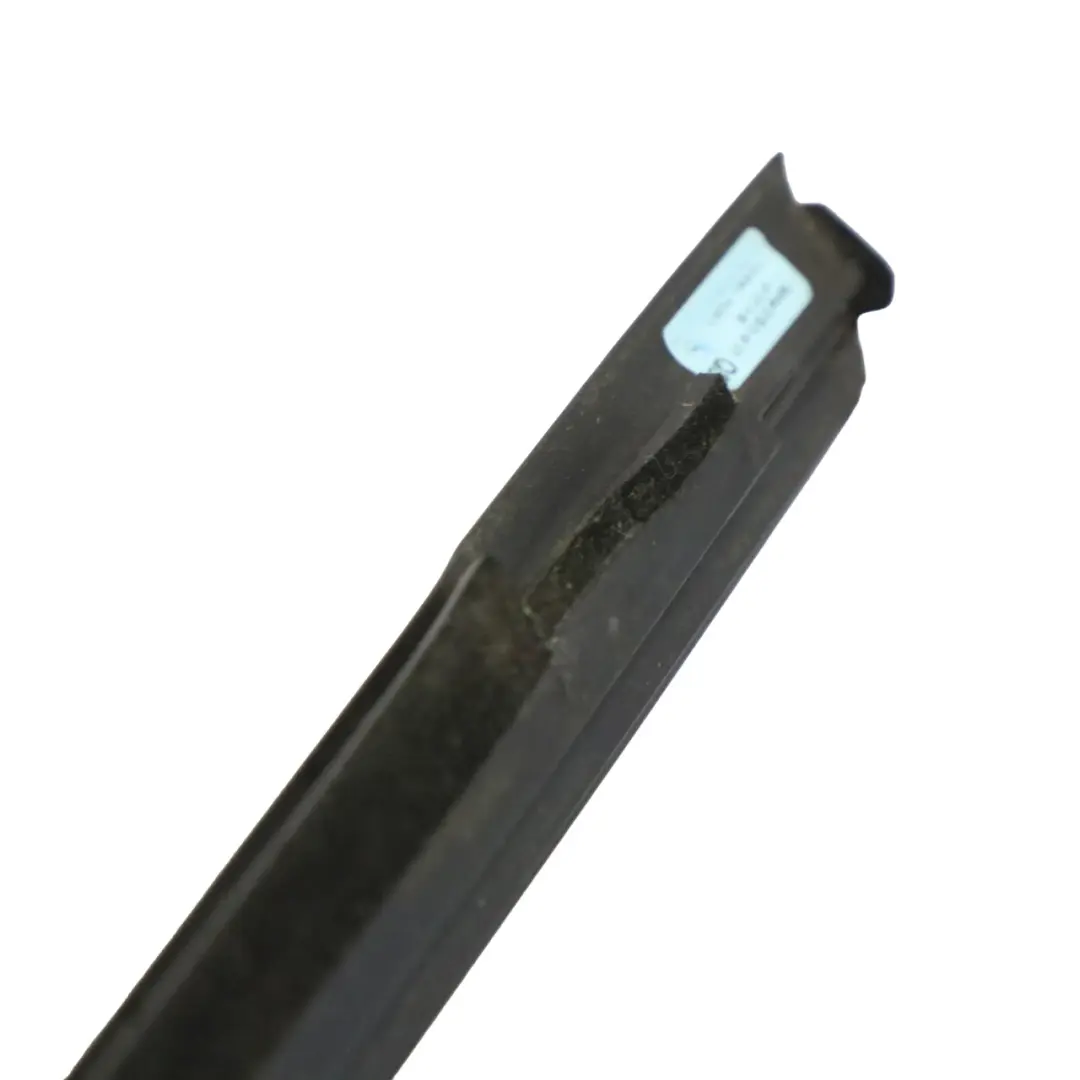 Joint vitre porte avant droite pour Mercedes GLA X156 à propos du numéro de pièce A1567250482 Mercedes GLA X156 Joint vitre porte avant droite - SKU A1567250482 - Numéro de pièce A1567250482