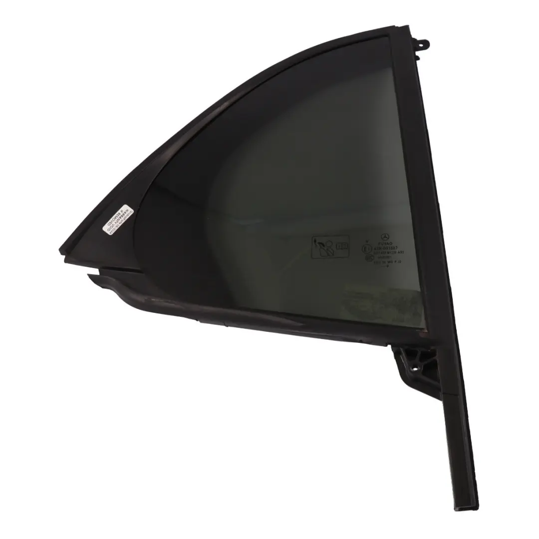 Vitrage Fixe Porte Arrière Droite Teinté AS3 pour Mercedes GLA X156 à propos du numéro de pièce A1567300418 Mercedes GLA X156 Vitrage Fixe Porte Arrière Droite Teinté AS3 - SKU A1567300418 - Numéro de pièce A1567300418