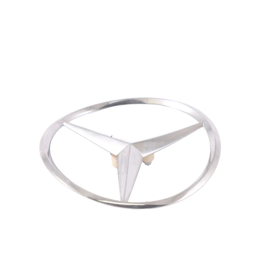 Kofferraum Emblem Kofferraumdeckel Heckklappe Logo für Mercedes GLA X156 mit Teilenummer A1568170016 Mercedes GLA X156 Kofferraum Emblem Kofferraumdeckel Heckklappe Logo - SKU A1568170016 - Teilenummer A1568170016