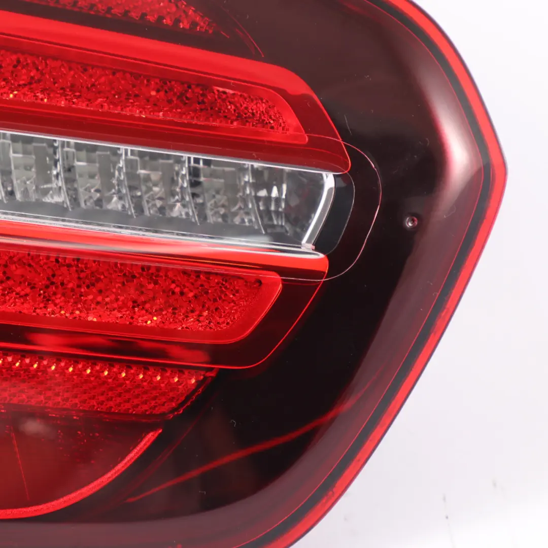 Lampa Lewy Tył Klapy Bagażnika Wewnętrzna LED do Mercedes GLA X156 o numerze A1569068900 Mercedes GLA X156 Lampa Lewy Tył Klapy Bagażnika Wewnętrzna LED - SKU A1569068900 - Numer Części A1569068900