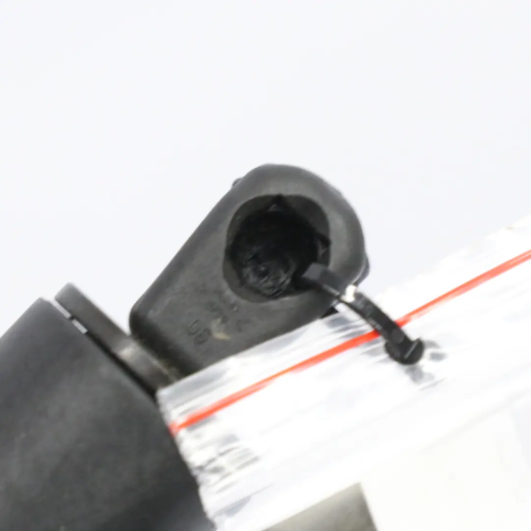 Tapa maletero Puntal derecho Muelle neumático para Mercedes GLA X156 con número de pieza A1569800764 Mercedes GLA X156 Tapa maletero Puntal derecho Muelle neumático - SKU A1569800764 - Número de pieza A1569800764