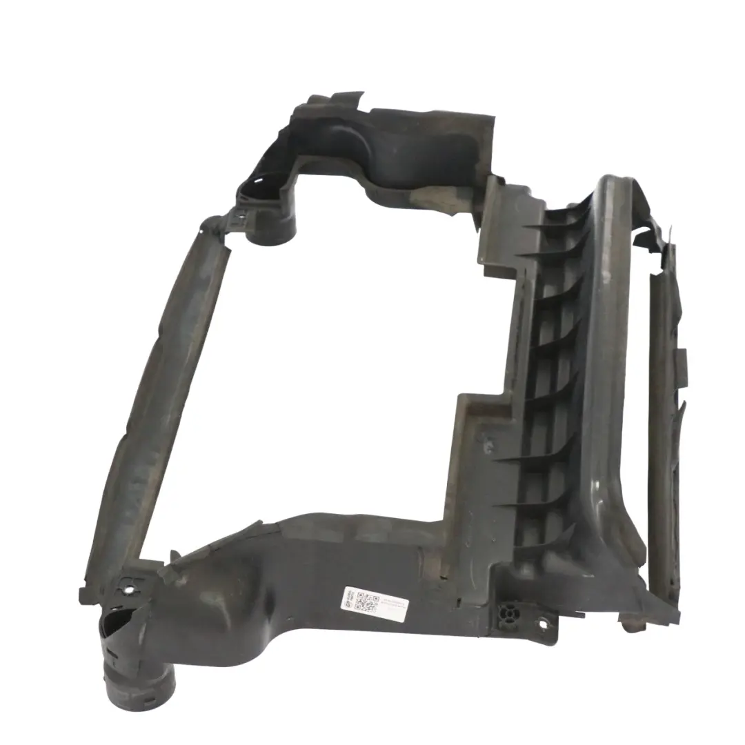 Copertura del supporto della calotta del radiatore per Mercedes W164 con numero di parte A1645000916 Mercedes W164 Copertura del supporto della calotta del radiatore - SKU A1645000916 - Numero di parte A1645000916