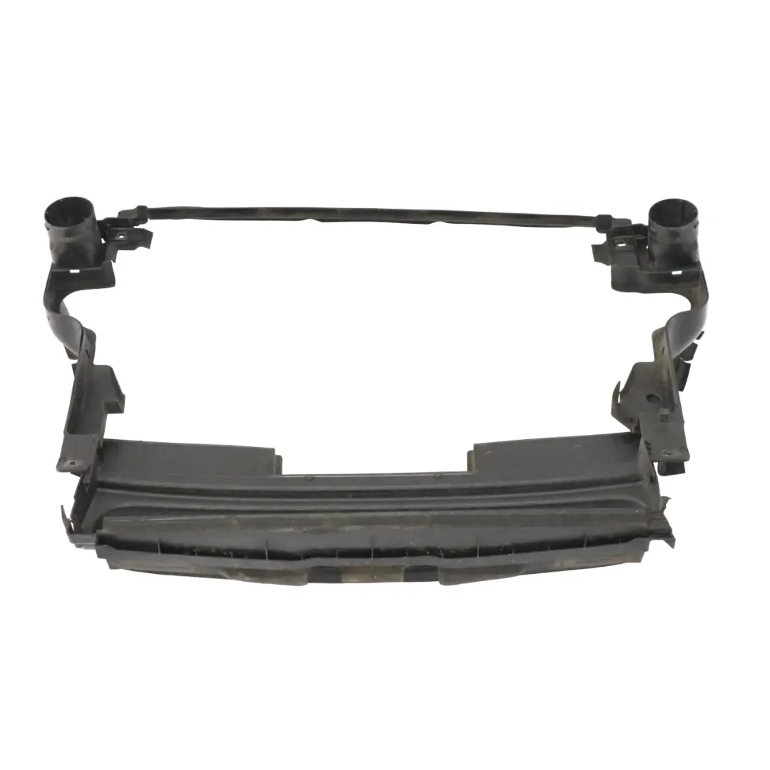 Copertura del supporto della calotta del radiatore per Mercedes W164 con numero di parte A1645000916 Mercedes W164 Copertura del supporto della calotta del radiatore - SKU A1645000916 - Numero di parte A1645000916