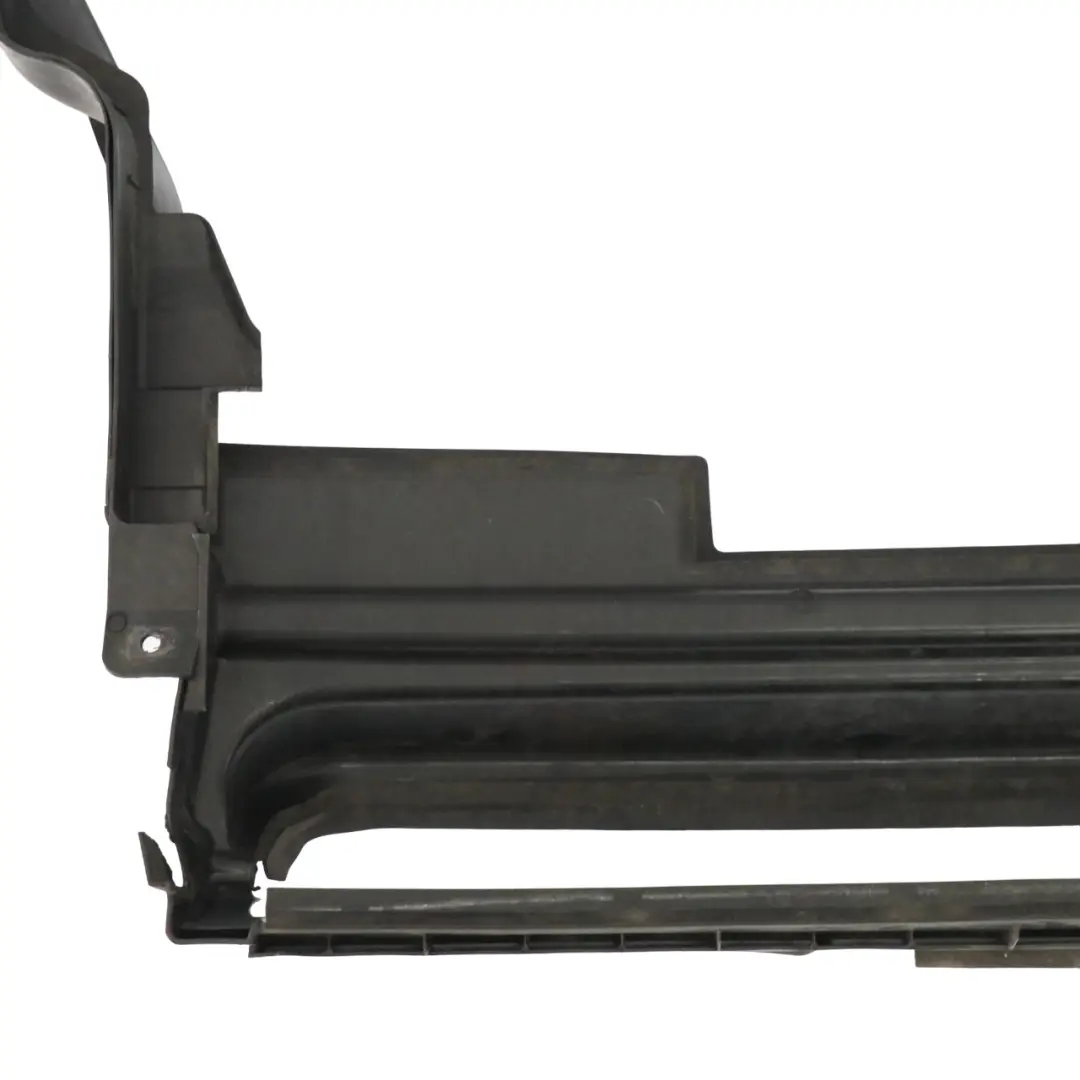 Copertura del supporto della calotta del radiatore per Mercedes W164 con numero di parte A1645000916 Mercedes W164 Copertura del supporto della calotta del radiatore - SKU A1645000916 - Numero di parte A1645000916