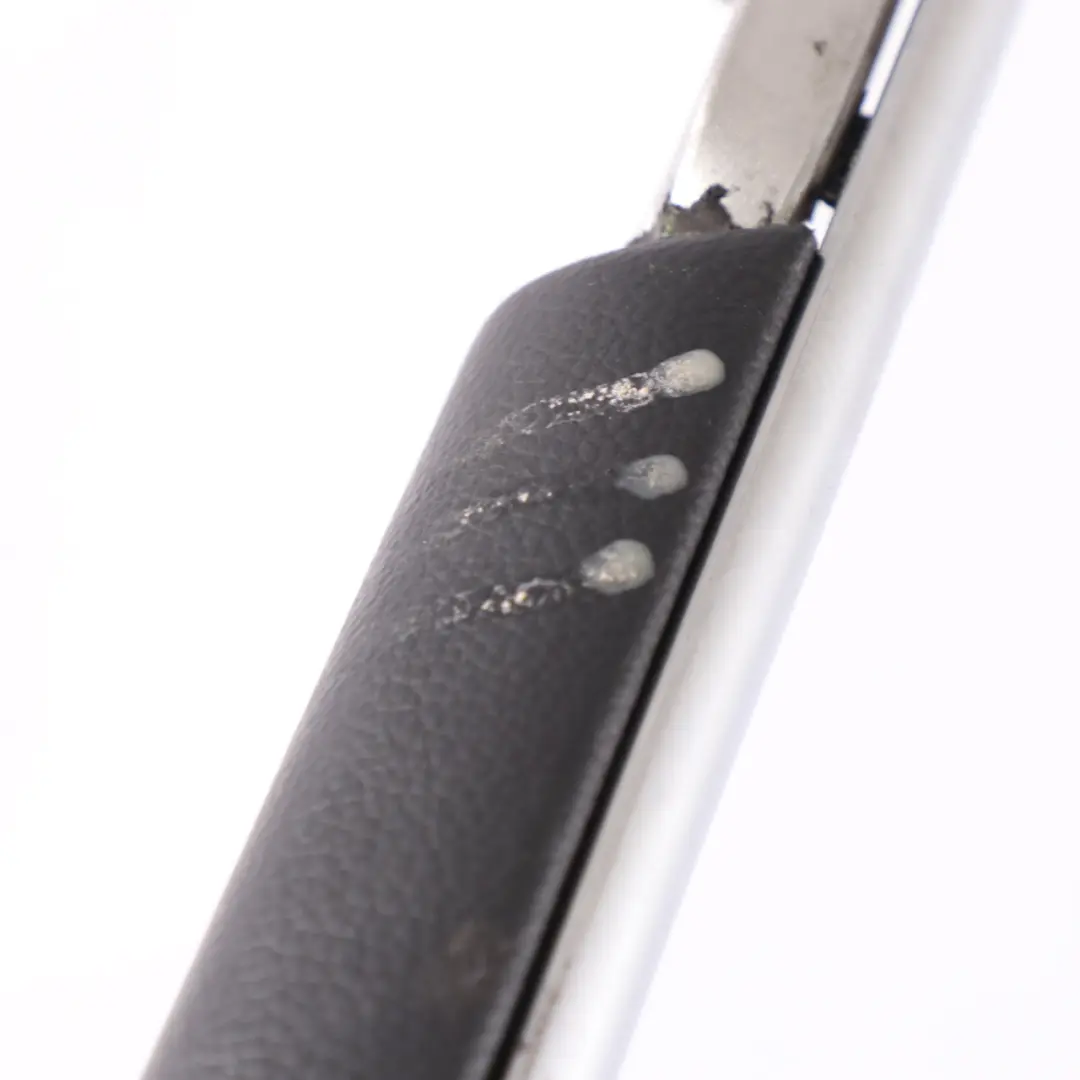 Uchwyt Klamka Konsoli Środkowej Czarna do Mercedes ML W164 o numerze A1646800770 Mercedes ML W164 Uchwyt Klamka Konsoli Środkowej Czarna - SKU A1646800770-1 - Numer Części A1646800770