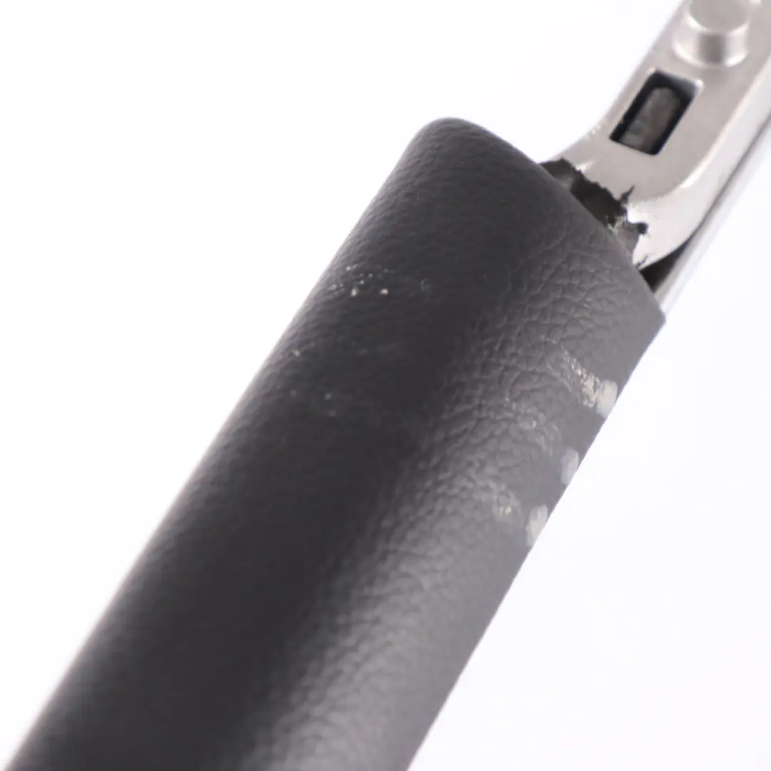 Maniglia console centrale sinistra Nero per Mercedes ML W164 con numero di parte A1646800770 Mercedes ML W164 Maniglia console centrale sinistra Nero - SKU A1646800770-1 - Numero di parte A1646800770