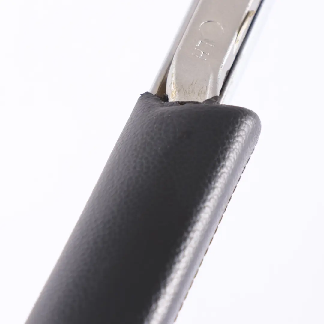 Uchwyt Klamka Konsoli Środkowej Czarna do Mercedes ML W164 o numerze A1646800770 Mercedes ML W164 Uchwyt Klamka Konsoli Środkowej Czarna - SKU A1646800770-1 - Numer Części A1646800770