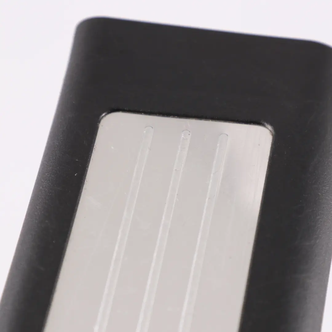 Türschwellerleiste vorne links Eingang Trim Cover für Mercedes W164 mit Teilenummer A1646803335 Mercedes W164 Türschwellerleiste vorne links Eingang Trim Cover - SKU A1646803335 - Teilenummer A1646803335