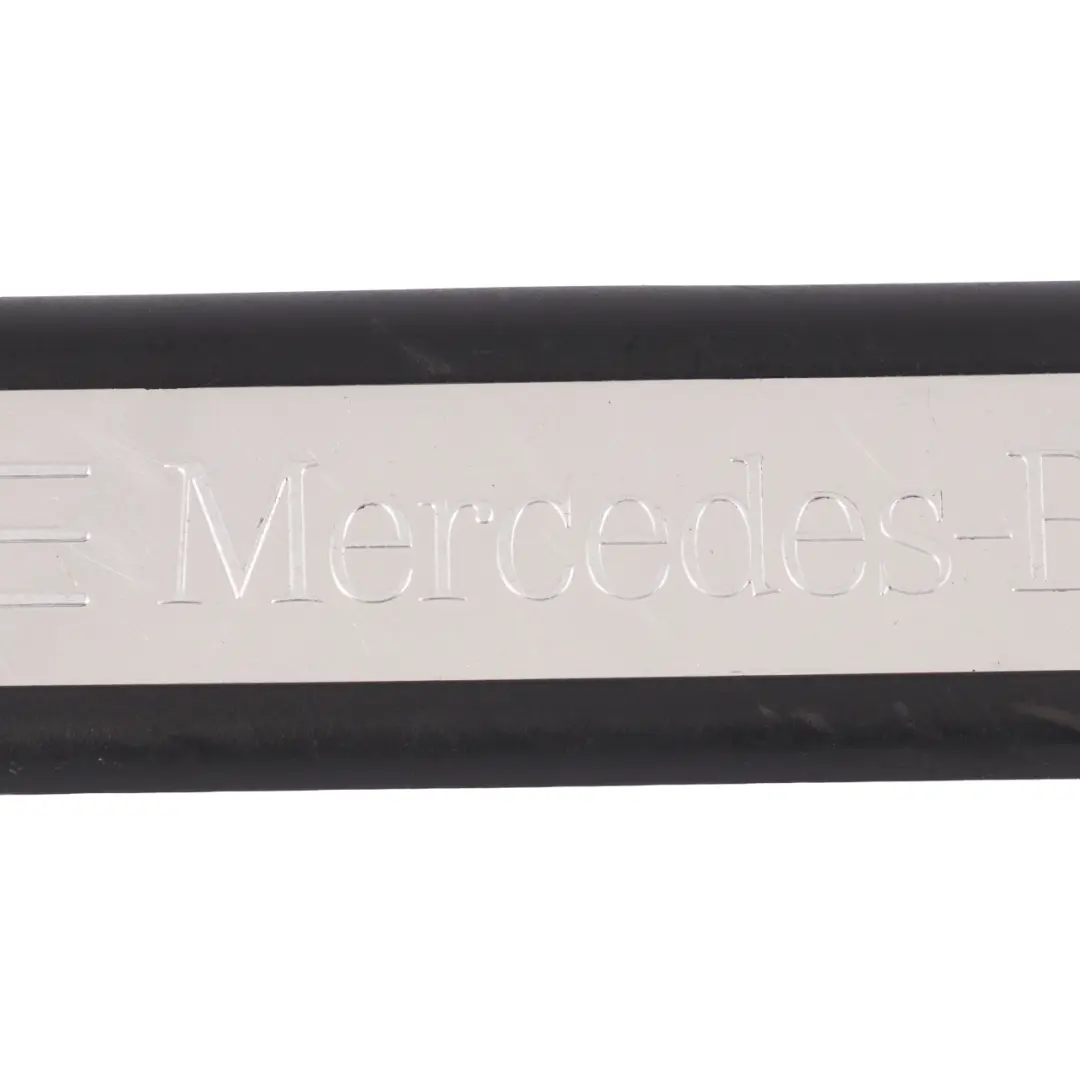 Listón umbral puerta izquierda Cubierta entrada para Mercedes W164 con número de pieza A1646803335 Mercedes W164 Listón umbral puerta izquierda Cubierta entrada - SKU A1646803335 - Número de pieza A1646803335