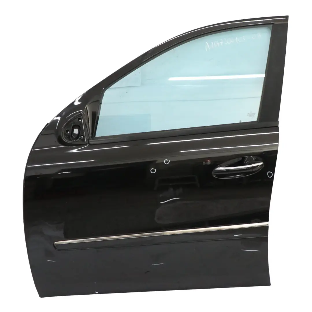 Puerta Delantera Izquierda Negro Obsidiana Metalizado - 197 para Mercedes W164 con número de pieza A1647200105 Mercedes W164 Puerta Delantera Izquierda Negro Obsidiana Metalizado - 197 - SKU A1647200105-OB - Número de pieza A1647200105