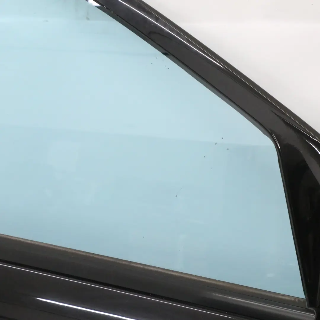 Puerta Delantera Derecha Negro Obsidiana Metalizado - 197 para Mercedes W164 con número de pieza A1647200205 Mercedes W164 Puerta Delantera Derecha Negro Obsidiana Metalizado - 197 - SKU A1647200205-OB - Número de pieza A1647200205