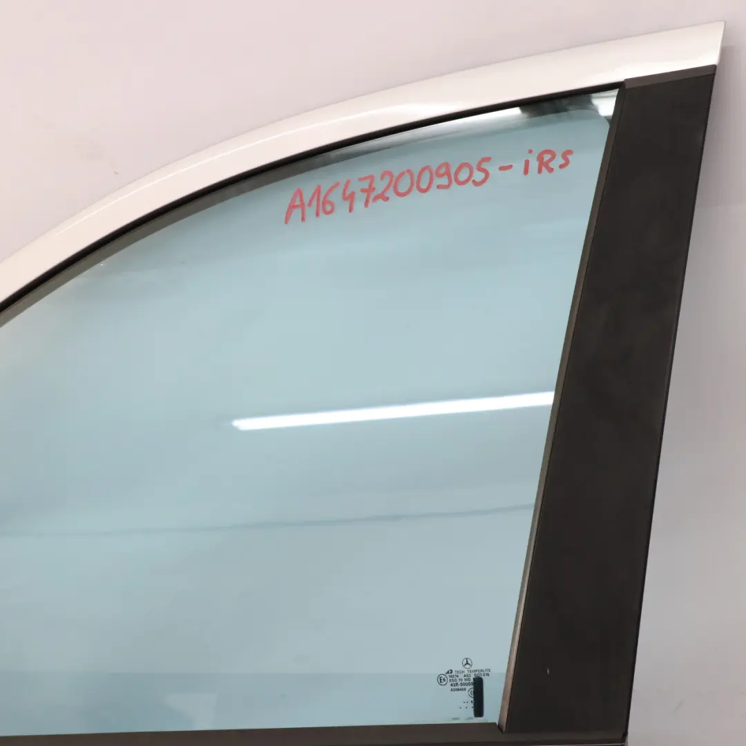 Puerta Delantera Izquierda Iridium Silber Bright Silver - 775 para Mercedes ML W164 con número de pieza A1647200905 Mercedes ML W164 Puerta Delantera Izquierda Iridium Silber Bright Silver - 775 - SKU A1647200905-IRS - Número de pieza A1647200905