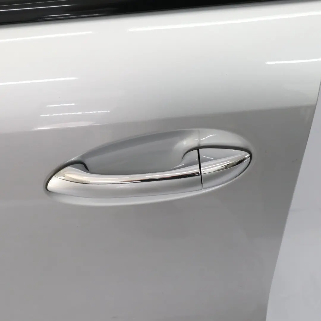 Puerta Delantera Izquierda Iridium Silber Bright Silver - 775 para Mercedes ML W164 con número de pieza A1647200905 Mercedes ML W164 Puerta Delantera Izquierda Iridium Silber Bright Silver - 775 - SKU A1647200905-IRS - Número de pieza A1647200905