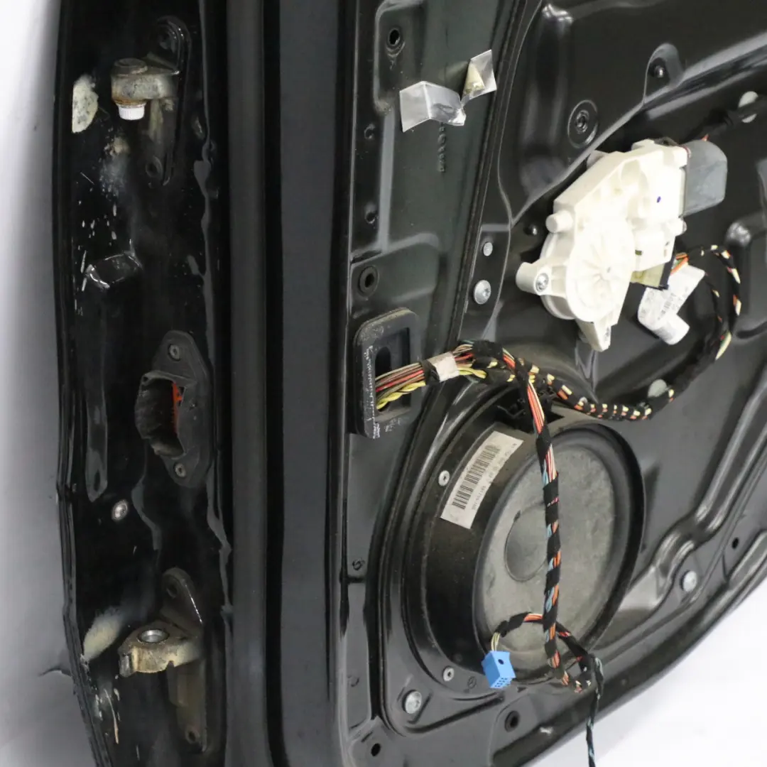 Tür hinten rechts Obsidianschwarz Metallic - 197 für Mercedes ML W164 mit Teilenummer A1647300205 Mercedes ML W164 Tür hinten rechts Obsidianschwarz Metallic - 197 - SKU A1647300205-OB - Teilenummer A1647300205