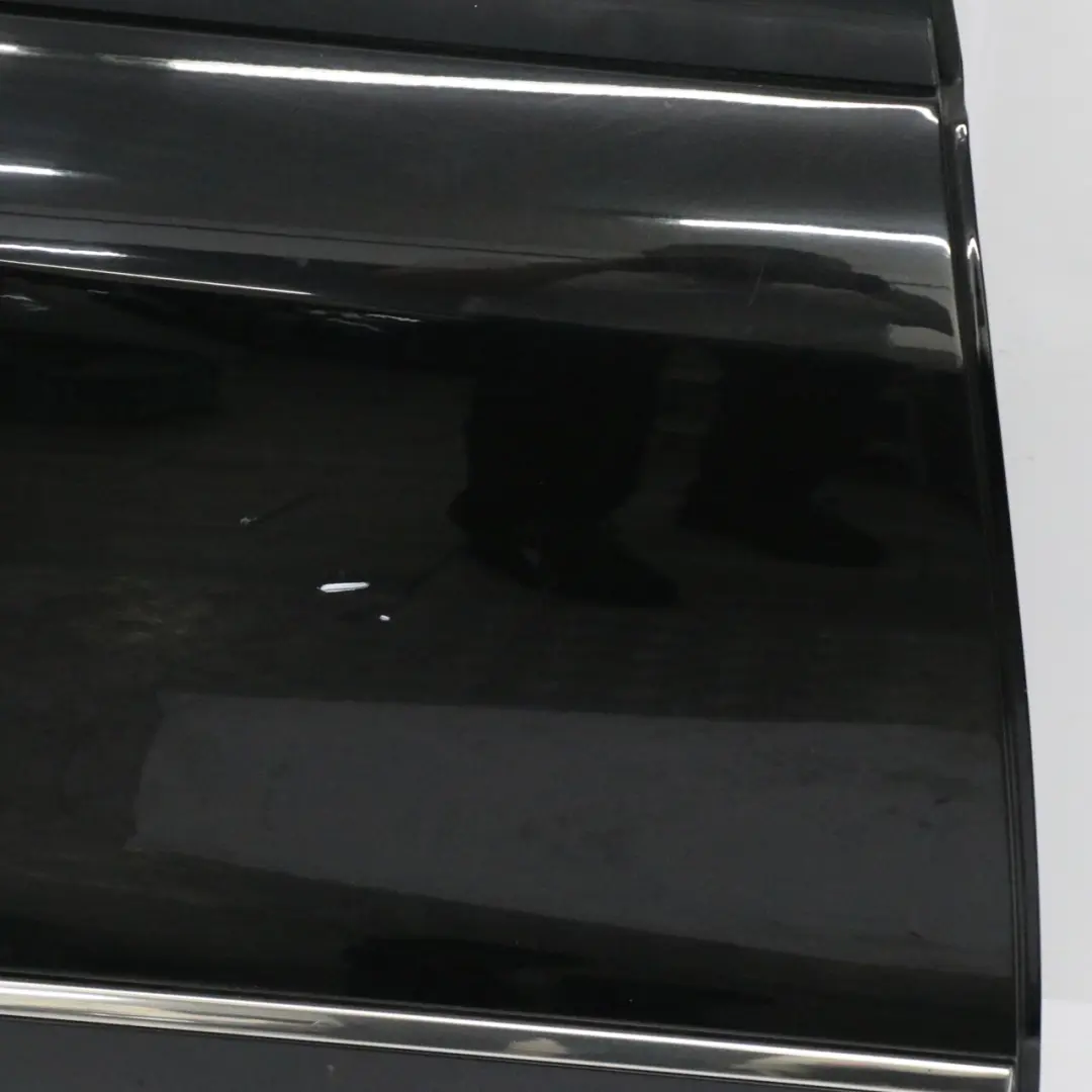 Tür hinten rechts Obsidianschwarz Metallic - 197 für Mercedes ML W164 mit Teilenummer A1647300205 Mercedes ML W164 Tür hinten rechts Obsidianschwarz Metallic - 197 - SKU A1647300205-OB - Teilenummer A1647300205