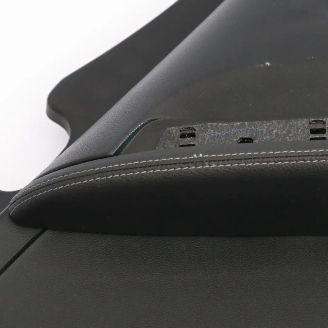 Mercedes ML W164 Panel de la Puerta Cubierta Trasera Derecha Negro - SKU A1647301470 - Número de pieza A1647301470