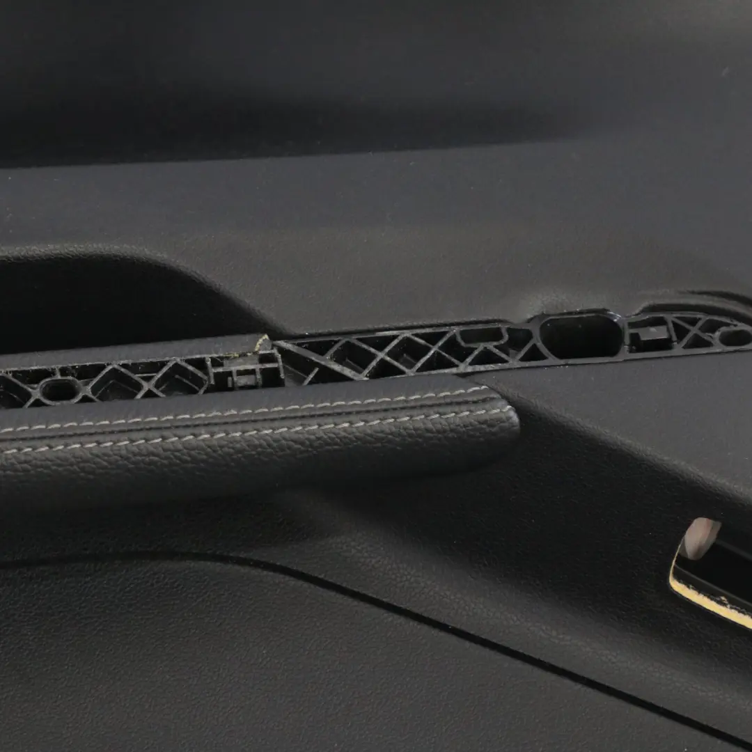 Mercedes ML W164 Panel de la Puerta Cubierta Trasera Derecha Negro - SKU A1647301470 - Número de pieza A1647301470