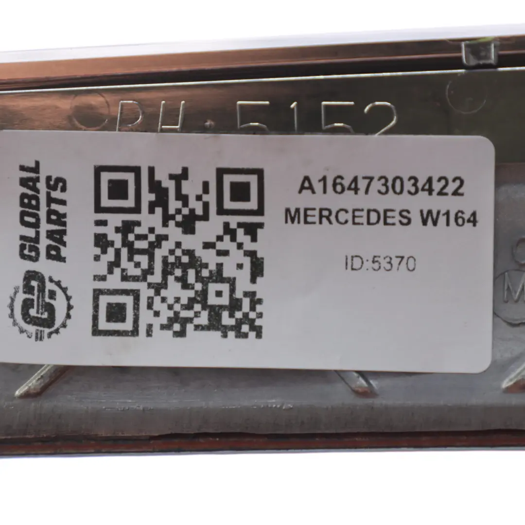 Rivestimento laterale porta interno posteriore destro per Mercedes W164 con numero di parte A1647303422 Mercedes W164 Rivestimento laterale porta interno posteriore destro - SKU A1647303422 - Numero di parte A1647303422