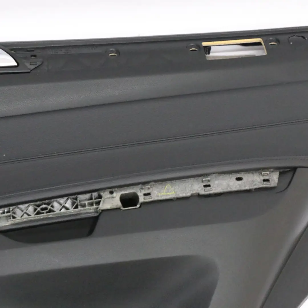 Mercedes ML W164 Panneau de Carte de Porte Arrière Droite Trim Noir A1647301470 - SKU A1647309670-3 - Numéro de pièce A1647309670