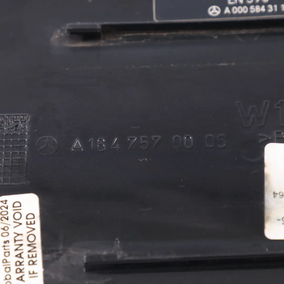 Mercedes W164 Klapka Wlewu Paliwa Czarna - SKU A1647570006-OB1 - Numer Części A1647570006