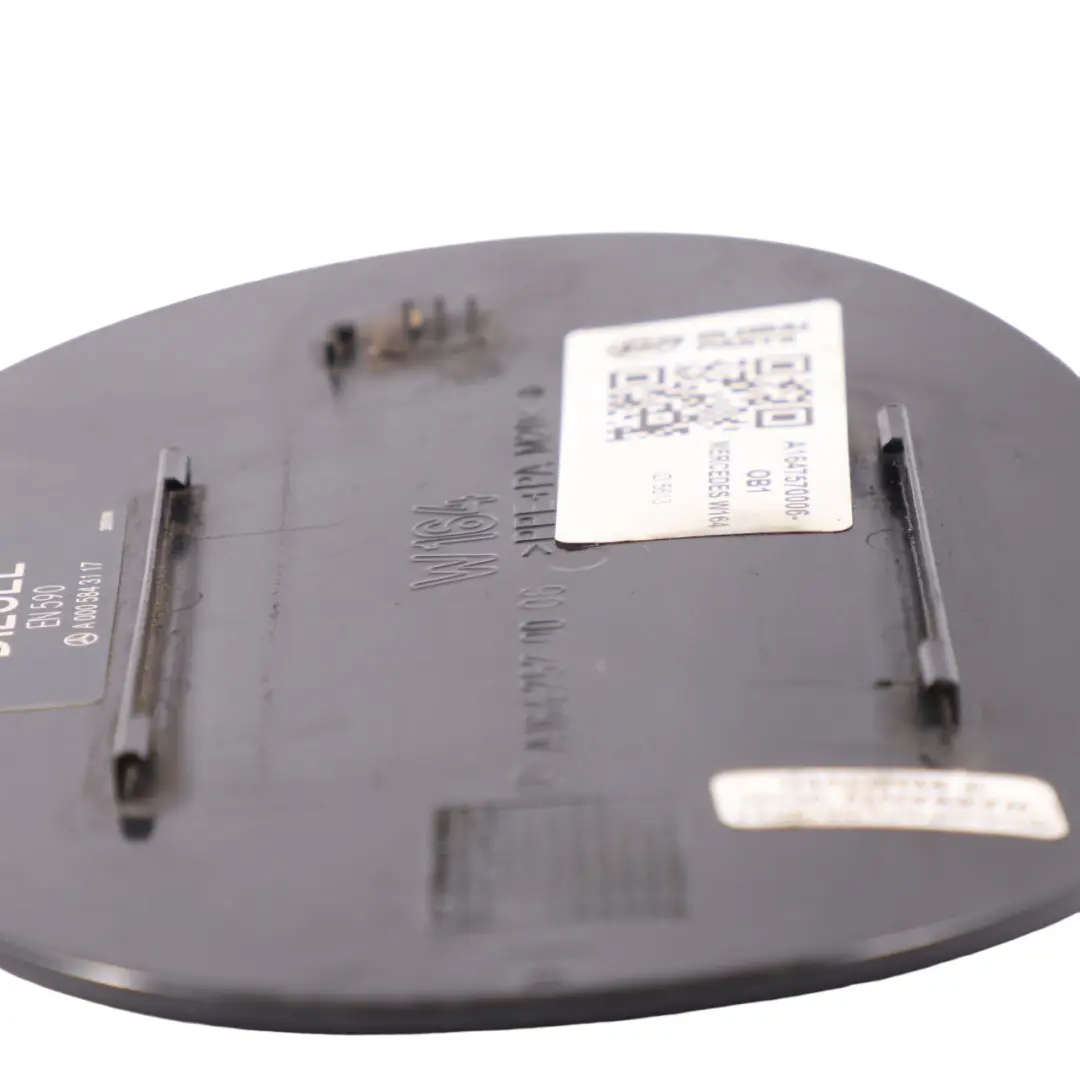 Coperchio tappo sportello carburante ossidiana 197 per Mercedes W164 con numero di parte A1647570006 Mercedes W164 Coperchio tappo sportello carburante ossidiana 197 - SKU A1647570006-OB1 - Numero di parte A1647570006