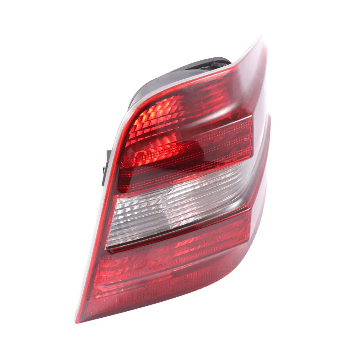 Fanale posteriore destro Pannello laterale luminoso per Mercedes ML W164 con numero di parte A1648204064 Mercedes ML W164 Fanale posteriore destro Pannello laterale luminoso - SKU A1648204064-1 - Numero di parte A1648204064