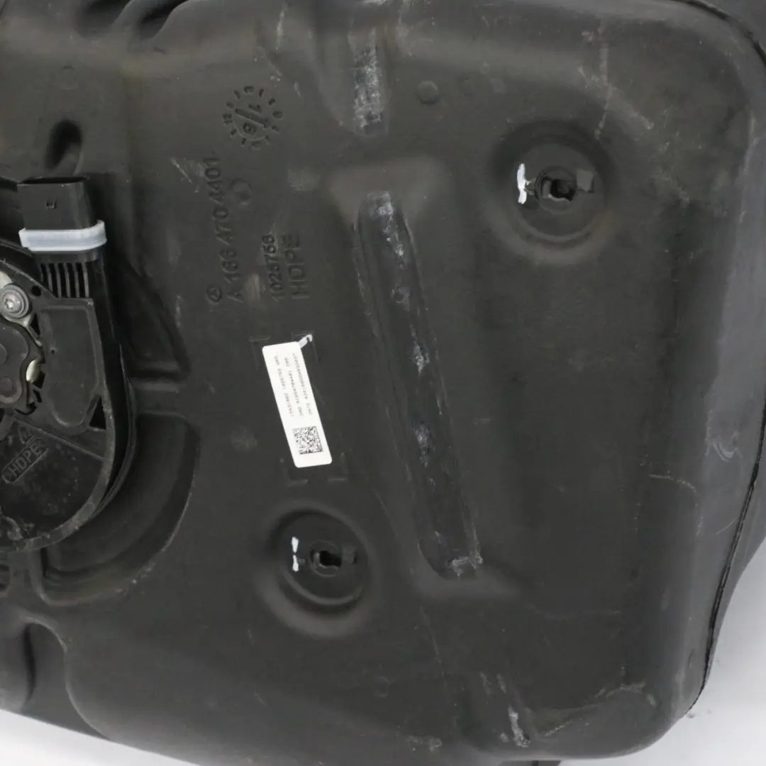 Serbatoio Adblue Mercedes GLE C292 ML W166 Serbatoio additivo diesel per con numero di parte A1664704401 Serbatoio Adblue Mercedes GLE C292 ML W166 Serbatoio additivo diesel - SKU A1664704401 - Numero di parte A1664704401