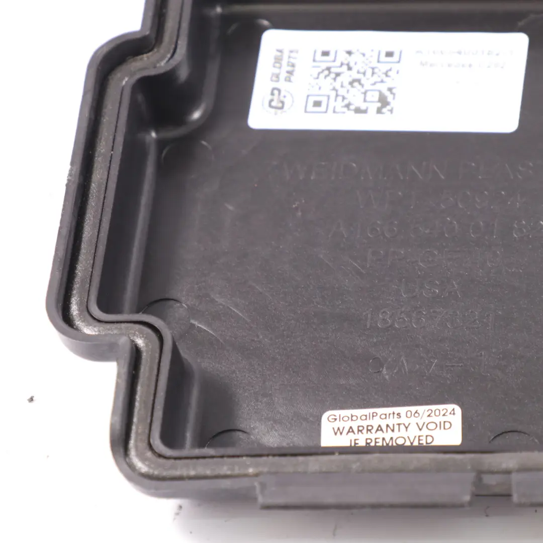 Mercedes C292 Caja de Fusibles Tapa del Panel Negro A6395450003 - SKU A1665400182-1 - Número de pieza A1665400182