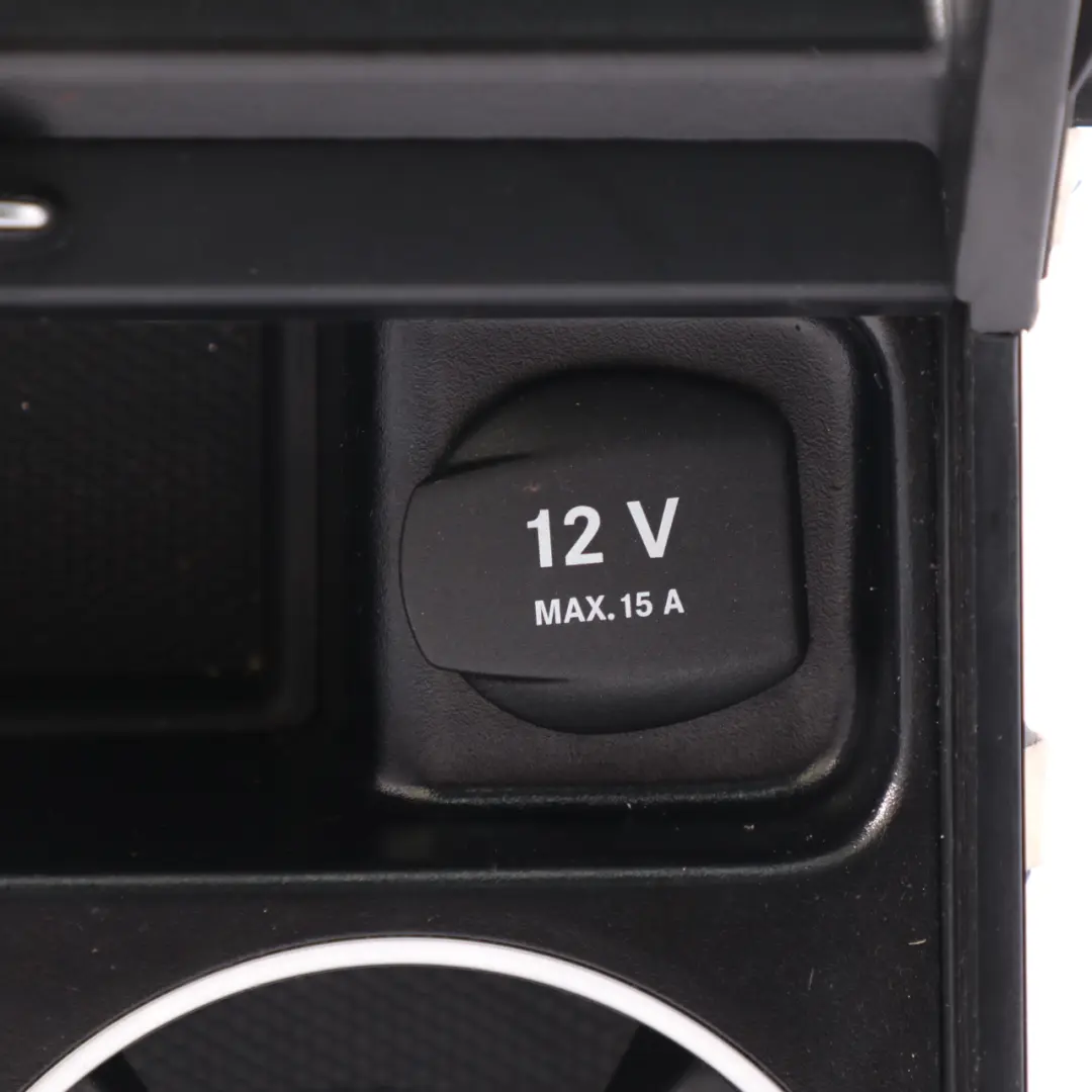 Mercedes C292 Consola Central Delantera Portavasos Negro 12V - SKU A1666808902 - Número de pieza A1666808902