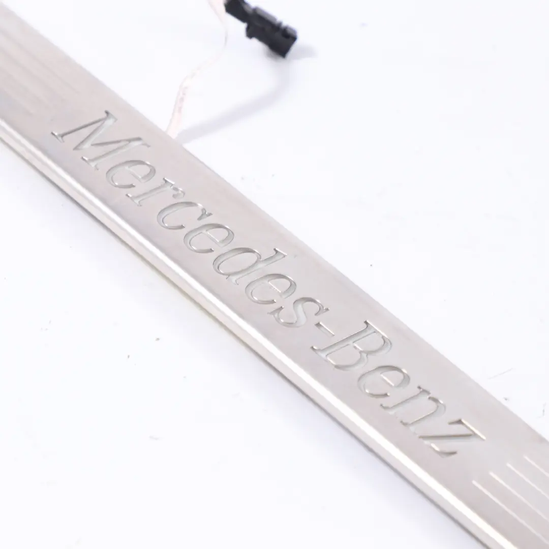 Striscia davanzale Mercedes W166 C292 anteriore destra illuminata per con numero di parte A1666809500 Striscia davanzale Mercedes W166 C292 anteriore destra illuminata - SKU A1666809500 - Numero di parte A1666809500