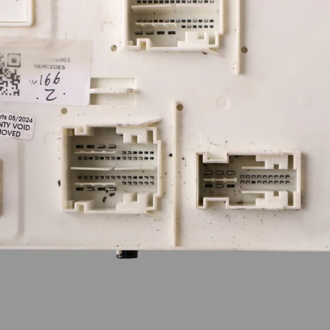 Fuse Box Front SAM Control Module Relay Box to Mercedes W166 with Part number A1669008903 Mercedes W166 Fuse Box Front SAM Control Module Relay Box - SKU A1669008903 - Part number A1669008903