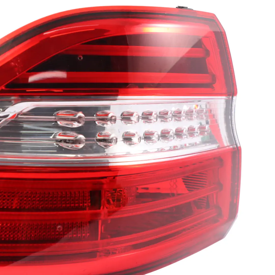 Mercedes ML W166 Feu arrière gauche - SKU A1669063301-1 - Numéro de pièce A1669063301