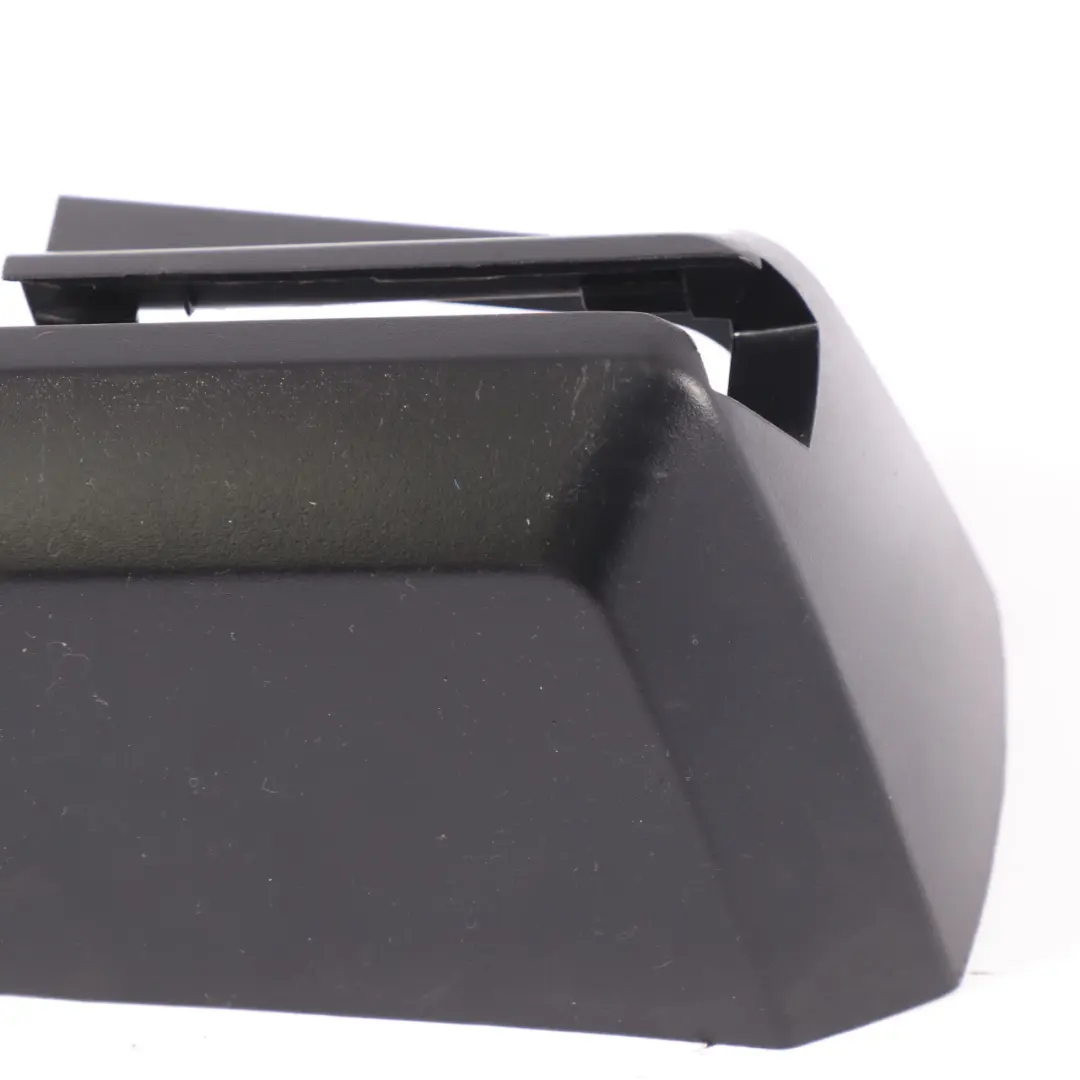 Rivestimento guida anteriore interno pannello destro per Mercedes C292 con numero di parte A1669190600 Mercedes C292 Rivestimento guida anteriore interno pannello destro - SKU A1669190600 - Numero di parte A1669190600