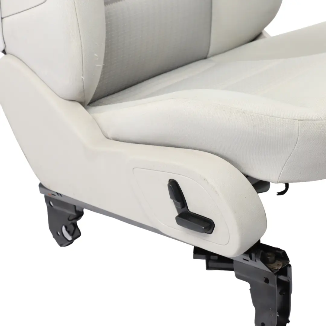 Siège avant droit Mercedes W245 Intérieur Tissu Gris pour à propos du numéro de pièce A1699101247 Siège avant droit Mercedes W245 Intérieur Tissu Gris - SKU A1699101247-2 - Numéro de pièce A1699101247