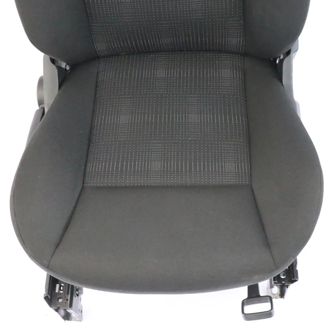 Tela Asiento Delantero Derecho Interior Negro Antracita para Mercedes W169 con número de pieza A1699106447 Mercedes W169 Tela Asiento Delantero Derecho Interior Negro Antracita - SKU A1699106447-1 - Número de pieza A1699106447