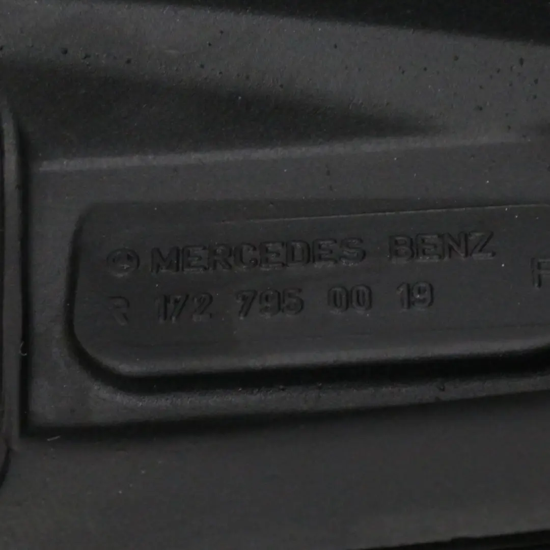 Moulure de montant arrière droite Diamond White - 799 pour Mercedes SLK R172 à propos du numéro de pièce A1727950019 Mercedes SLK R172 Moulure de montant arrière droite Diamond White - 799 - SKU A1727950019-DWM - Numéro de pièce A1727950019